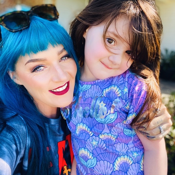 Meet your Posher, April - Picture 1 of 1